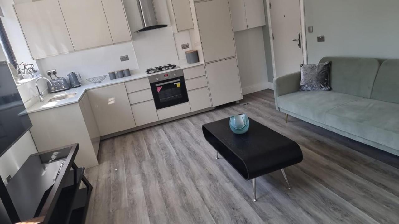Jasmin Apartments - Luxury 1 & 2 Bedroom Units With Free Parking Bushey Exterior photo
