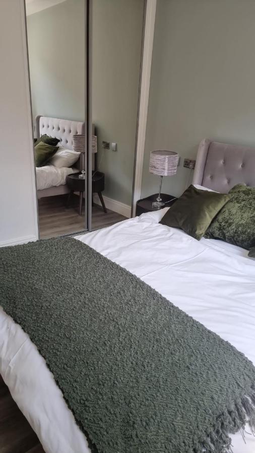 Jasmin Apartments - Luxury 1 & 2 Bedroom Units With Free Parking Bushey Exterior photo